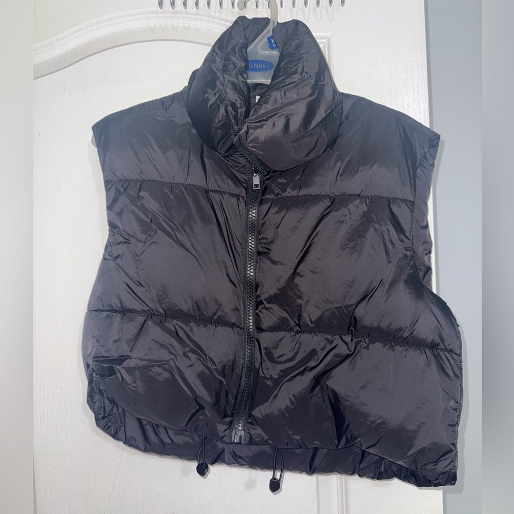 Cropped puffer vest